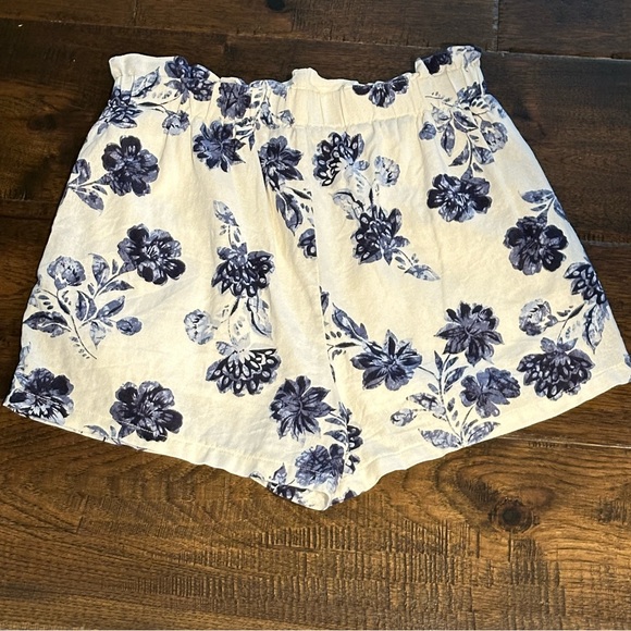 High rise floral print paper bag shorts - Picture 2 of 4